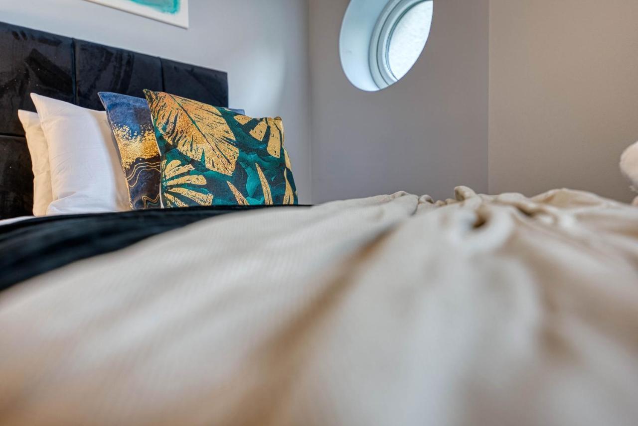 Spacious Nottingham Abode - Sleeps 16 Eksteriør billede