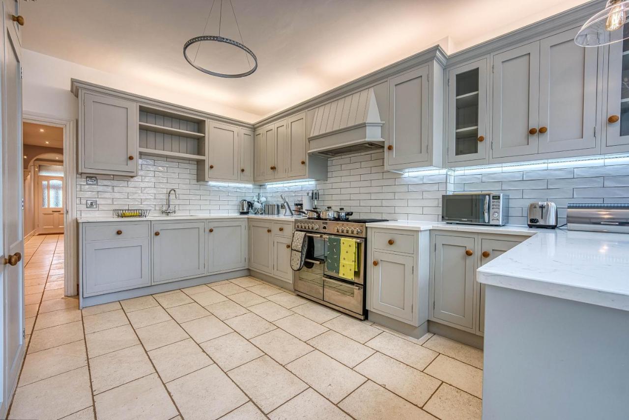 Spacious Nottingham Abode - Sleeps 16 Eksteriør billede